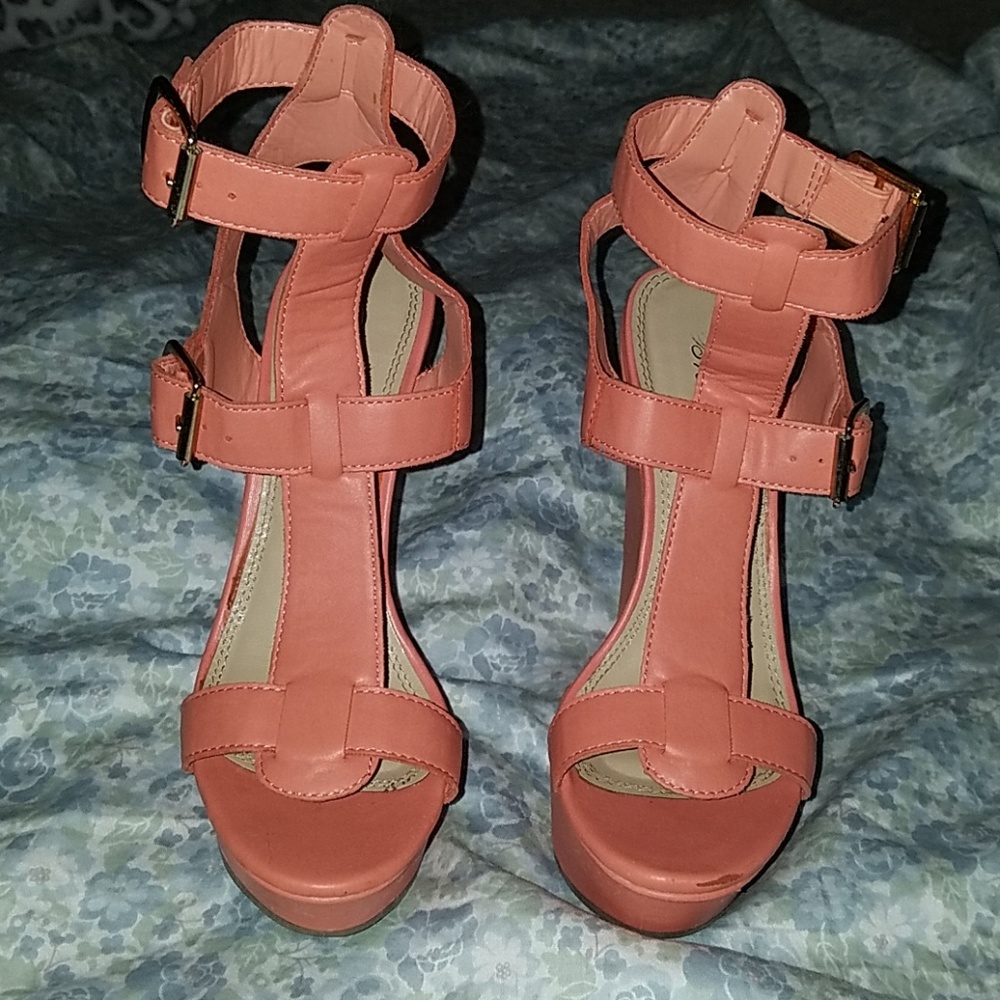 Shoes (Wedges) - Picture 2 of 4